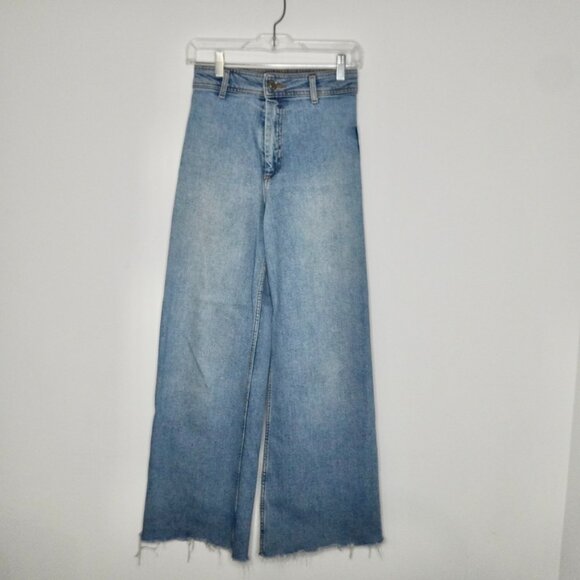 Zara The mariner - Picture 1 of 5